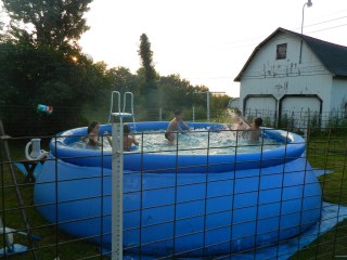 (c) amysara and The R Farm